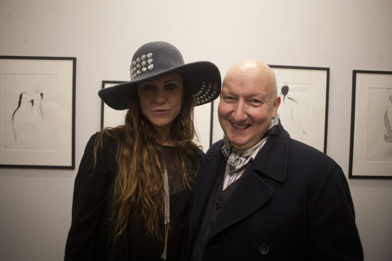 12. Ludovica Amati e Stephen Jones Giovani talenti del made in Italy a Parigi, per l'ultima fashion week. Alla Galerie Cinema c'erano Ludovica Amati e Shootingbag 1981. Le foto della serata, con un parterre di ospiti internazionali