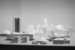 4 Modelle Parlamente © Andreas Balon.jpg Tutti i Parlamenti del mondo al Padiglione Austria per la Biennale Architettura. Plastici bianchi, appesi al muro come quadri. Ma anche Wolf D. Prix, altrimenti detto Coop Himmelb(l)au...