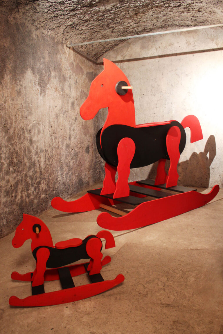 Agostino Iacurci Wooden Horses I and II 2014 courtesy Wunderkammern Agostino Iacurci. La profondità leggera dell’illustrazione