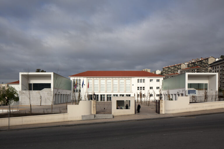 Avelar brotero secondary school Va alla portoghese Ines Lobo la seconda edizione dell’arcVision Prize. Il riconoscimento promosso da Italcementi, dotato di 50mila euro, ricorda anche Lina Bo Bardi nel centenario della nascita