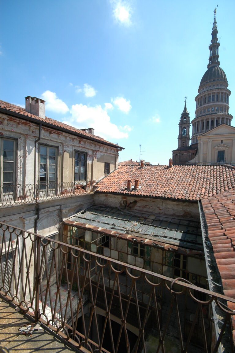 Casa Bossi Tetti Novara. All’ombra della Cupola Antonelliana