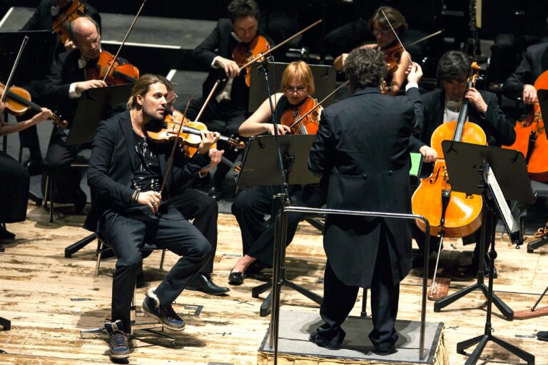 David Garrett violino e Johannes Wildner direttore foto Marcello Orsel... Il violinista del diavolo. Tra film e concerti, si festeggia Paganini