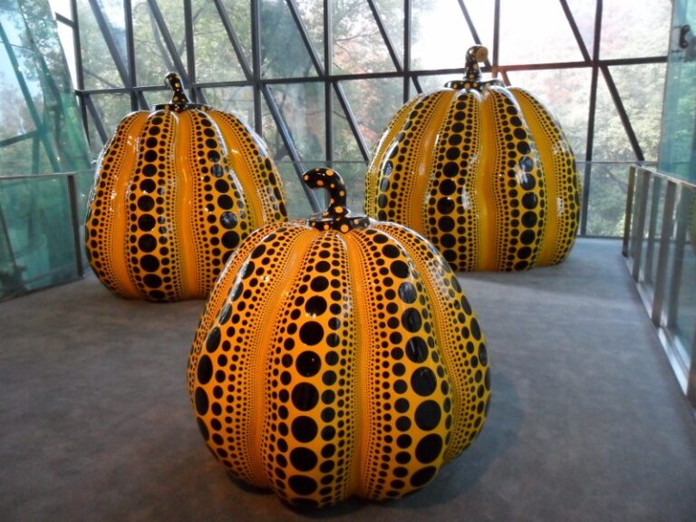 GREAT GIGANTIC PUMPKIN 2013 Tour asiatico per Yayoi Kusama. La tappa di Shanghai