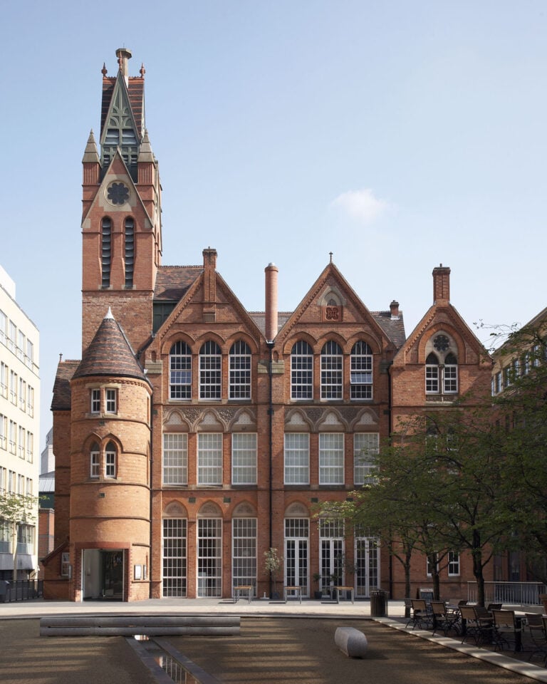 Ikon moves to Oozells Street School Brindleyplace 1998 courtesy Ikon Ikon Gallery. Cinquant’anni da icona