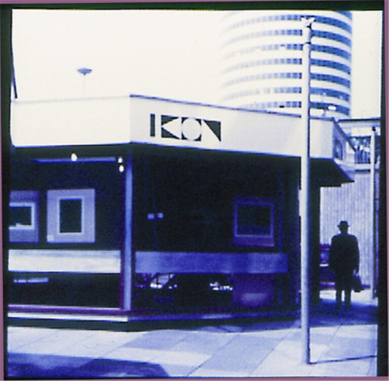 Ikons glass kiosk in the Bullring Shopping Centre circa 1965 courtesy Ikon Ikon Gallery. Cinquant’anni da icona