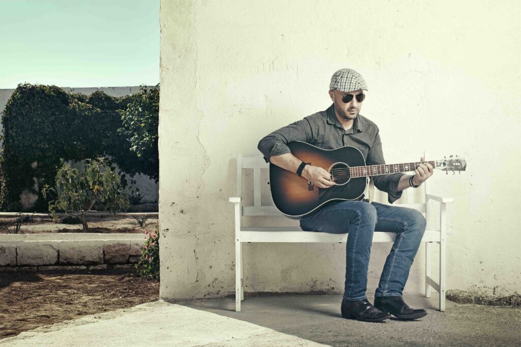 Sky Arte updates: Joe Bastianich nelle inedite vesti di musicista e musicologo. Il Masterchef ci guida “On the road”, viaggio lungo la Penisola alla ricerca delle radici del folk d’autore