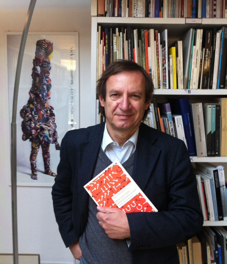 “Toccare con mano” la globalizzazione. Marco Meneguzzo racconta il suo ultimo libro: un mondo dell’arte in cambiamento, nella videointervista esclusiva per Artribune