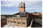 Metropoliz sulla torre il telescopio di Gian Maria Tosatti la meridiana di Rub Kendy e il nuovo messaggio di Opiemme. Foto G. de Finis Roma è una Metropoliz. Intervista con Giorgio de Finis