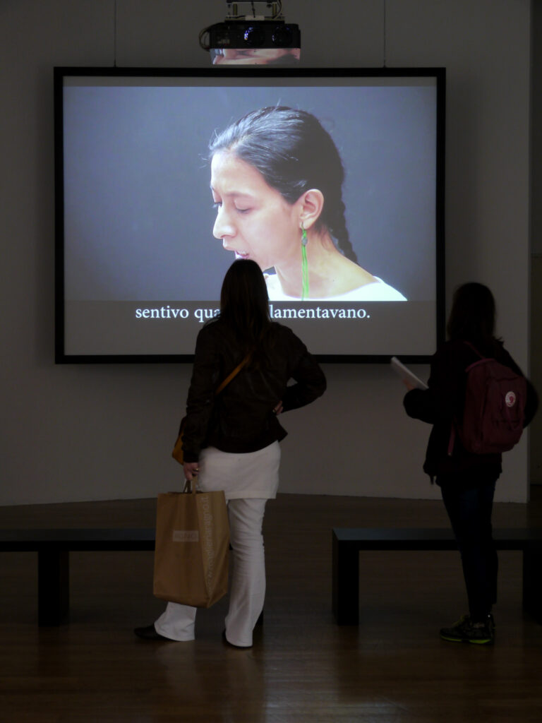 P1250333 Sangue, acqua, terra: prime immagini da “Estoy viva”, personale di Regina José Galindo che inaugura il nuovo corso del PAC di Milano. In mostra video e foto delle sue performance, con una nuova attenzione all’elemento naturale