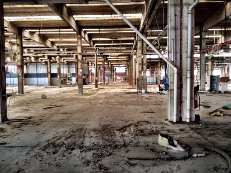 Progetto Nova Santo Stefano Magra 16 Progetto Nova a Santo Stefano Magra. Ecco tutte le foto di un'incredibile ex fabbrica che vuole emergere con pratiche di qualità. Arrivano i bandi per l'assegnazione dei primi spazi