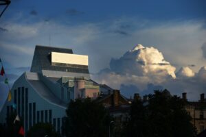 Sky Arte updates: un’opera collettiva ideata  da Christian Boltanski tra gli eventi clou di Riga 2014. La città lettone è Capitale Europea della Cultura, con oltre duecento eventi che evocano la stagione delle avanguardie