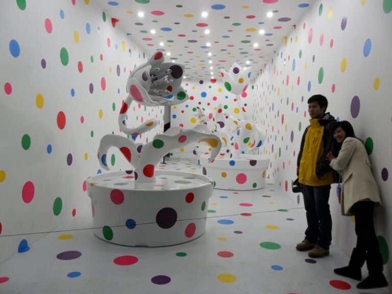 With all my love for the tulips I pray forever 2013 Tour asiatico per Yayoi Kusama. La tappa di Shanghai