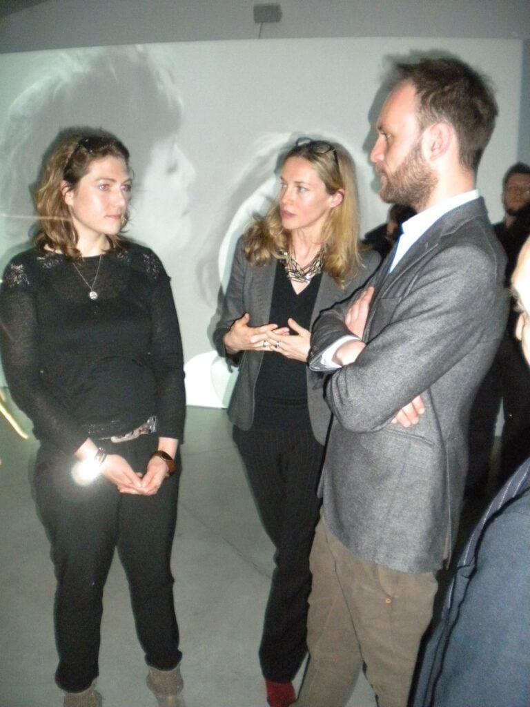 sala5 c.oswald con riccardo lami e f.nori 02 e1394801323688 La famiglia, “questione” da mettere in mostra. Da Thomas Struth a Sophie Calle, tante immagini dalla preview della nuova mostra fiorentina alla Strozzina