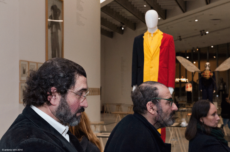 visita performativa Stigmata di Jan Fabre Gia ni Piacentini e Giancarlino B. Corcos con retina Jan Fabre e la performance, la performance e Jan Fabre. Al Maxxi l’elaborato workshop condotto da Gianni Piacentini: ecco tutte le immagini