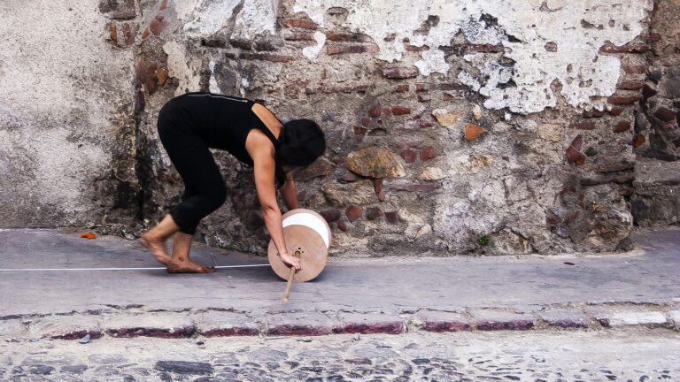 Regina José Galindo, Caminos, 2013. Photo Jorge Linares - David Pérez - Concepción 41, Antigua Guatemala. Courtesy dell'artista e PrometeoGallery, Lucca-Milano