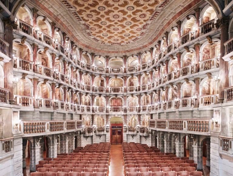 Candida Höfer, Mantova, Teatro Scientifico Bibiena , 2010, 180x225 cm © Candida Höfer