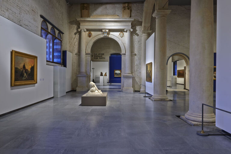 11. Allestimento Foto Lorenzo Ceretta E ora si fa sul serio. A Verona riapre la Galleria Achille Forti a Palazzo della Ragione