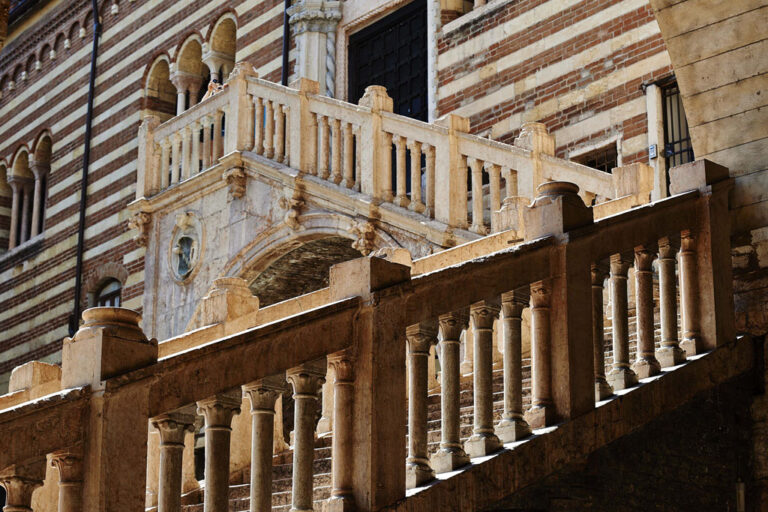 16. Scala della Ragione Foto Lorenzo Ceretta E ora si fa sul serio. A Verona riapre la Galleria Achille Forti a Palazzo della Ragione