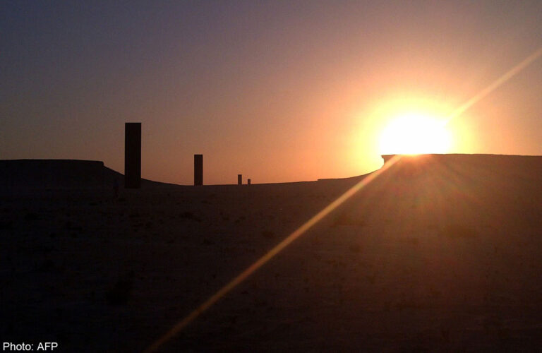 20140410 eastwest AFP Landmark mediorientali. Richard Serra e i monoliti del Qatar