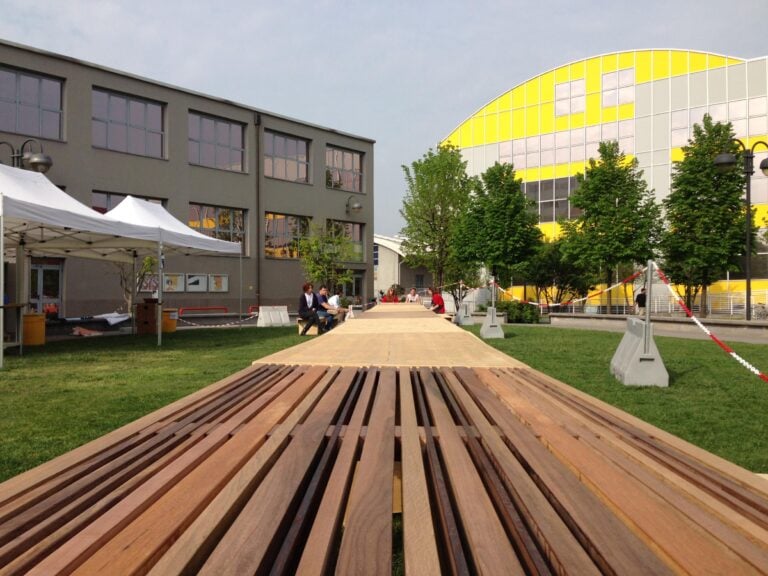 A place at the table Aggiungi un posto al tavolo Milano 2014 1 Salone Updates: la tavola rotonda del design milanese? È nell’ovale della Bovisa, aperta anche a fine Design week per discutere, mangiare, progettare…