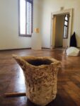 Dal Museo Zauli alla Fondazione Bevilacqua La Masa backstage 4 Dalla Madonna di Garutti al disco di Commisso. Tutto di ceramica. Da Venezia immagini dal backstage della mostra che porta il Museo Zauli di Faenza alla Bevilacqua La Masa