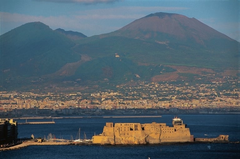 I luoghi del Forum Napoli Forum Universale delle Culture, a Napoli si entra nel vivo. Sei mesi di eventi allargati a tutti i siti Unesco della Campania: conferenze, festival, mostre, e una connessione con l’Expo2015 sul filo dell’enogastronomia