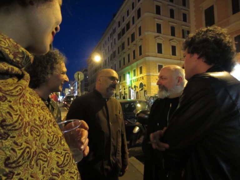 Luca Pancrazzi Mira Zoo Zone Art Forum Roma 4 Luca Pancrazzi fra sparire e sparare. Con una carabina calibro 4,5: ecco chiccera all’opening romano da Zoo Zone Art Forum