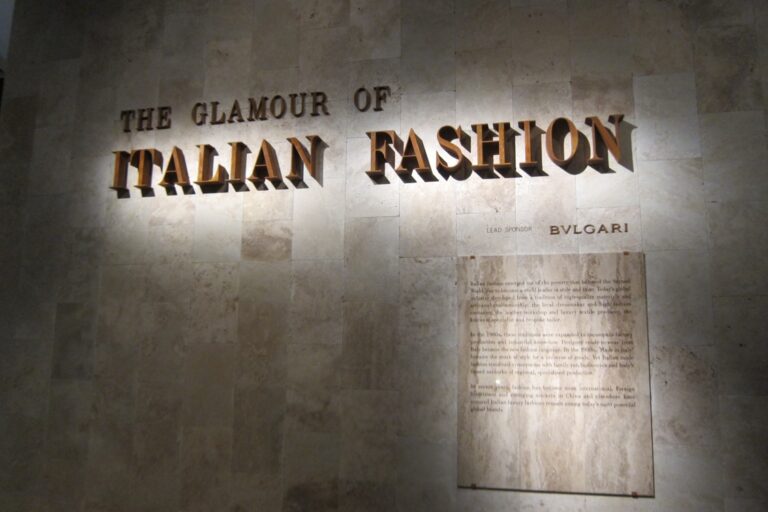 The Glamour of Italian Fashion since 1945 Victoria and Albert Museum Londra 10 Live da Londra: la moda italiana conquista il Victoria and Albert Museum. Tante immagini dall’opening della mostra più glam della primavera