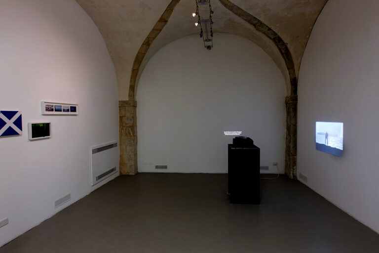 The Short and the Long of It installation view Tra realtà e finzione, storia e microstorie mai viste. In una mostra a Modica