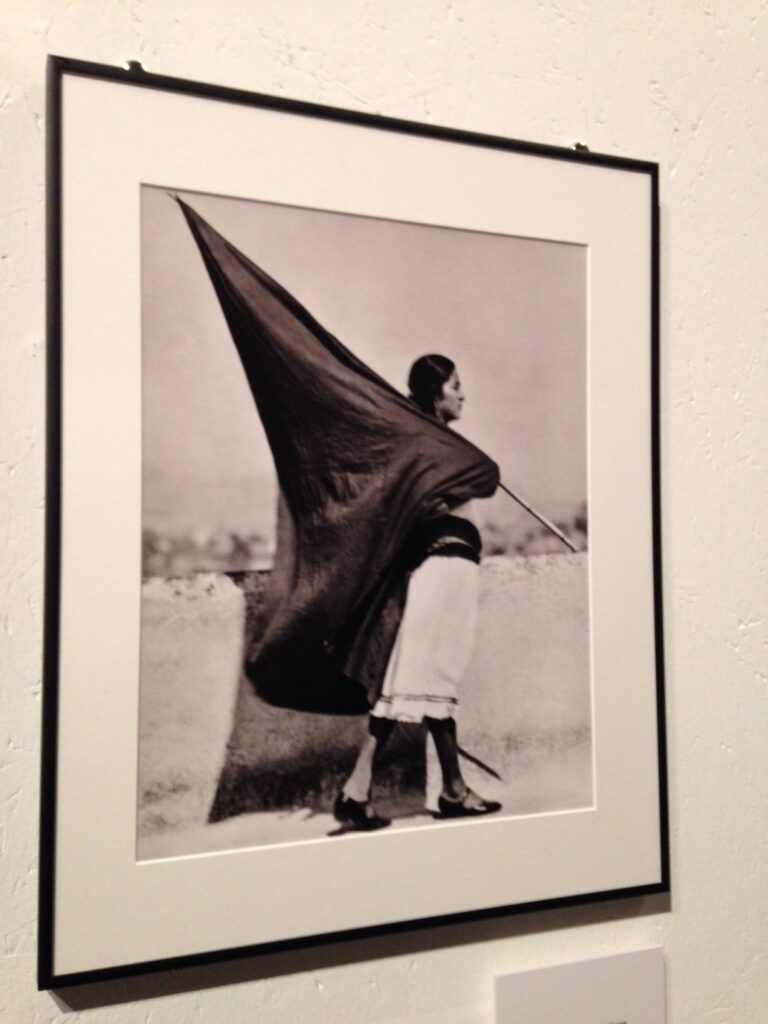 Tina Modotti: fotografa e rivoluzionaria. A Palazzo Madama di Torino grande retrospettiva dell’amica di Diego Rivera e Frida Kahlo, ecco le immagini