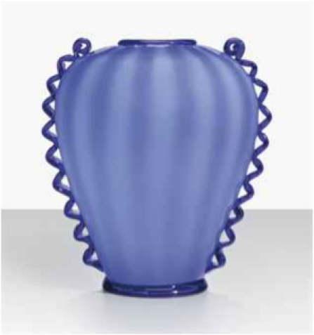 Vaso blu di Cirillo Maschio Venezia trionfa a New York. Christie’s batte l’asta dell’eclettica collezione di Barry Friedman, e le star sono i vetri di Martinuzzi & C.: ecco risultati e immagini