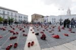 foto 8 L’arte di Elina Chauvet: scarpe rosse in marcia contro il femminicidio. Arriva ad Andria la performance di denuncia, in difesa delle donne
