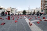 foto 9 L’arte di Elina Chauvet: scarpe rosse in marcia contro il femminicidio. Arriva ad Andria la performance di denuncia, in difesa delle donne