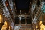 luci e ombre cortile di palazzo strozzi Palazzo Strozzi, arriva il rapporto 2013: la Fondazione fiorentina rafforza il brand, nonostante i tagli. Tra mostre di qualità e spending review