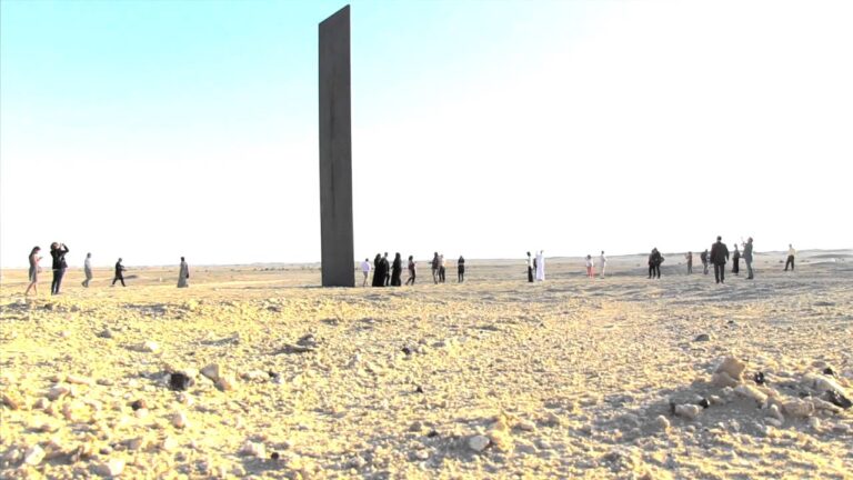 maxresdefault1 Landmark mediorientali. Richard Serra e i monoliti del Qatar