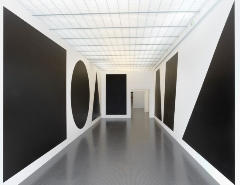 web wd346 pompidou metz sol lewitt 05032012 187.jpg.crop display Sol Lewitt, sinfonie concettuali in bianco e nero