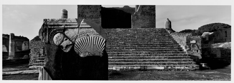 © JOSEPH KOUDELKA ITALY Lazio Ostia Antica 2000 La fotografia segue i cambiamenti del paesaggio? Cinque incontri con grandi fotografi al Museo romano di Palazzo Altemps: da Barbieri a Koudelka, pensando a Ghirri