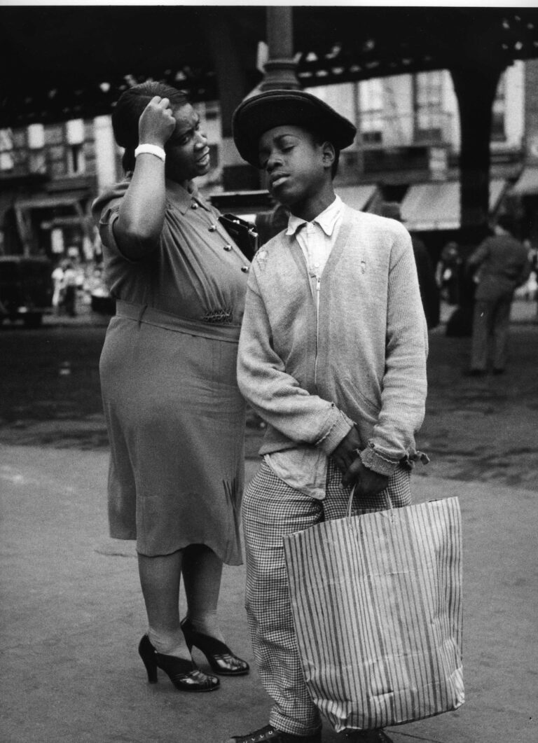 3. Morris Engel Shopping Ninth Avenue New York City 1938 Ruth Orkin e Morris Engel: quando vita e arte vanno in coppia