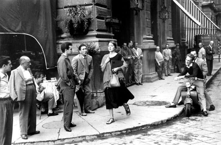 5. Ruth Orkin Ragazza americana in Italia Firenze 1951 Ruth Orkin e Morris Engel: quando vita e arte vanno in coppia