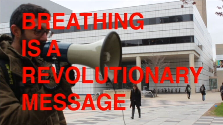 Breathing is a revolutionary message 1 Italiani in trasferta. Esporre sulla facciata del MIT di Cambridge, dopo avervi lavorato con Antoni Muntadas. Accade a Studio++, ecco le immagini