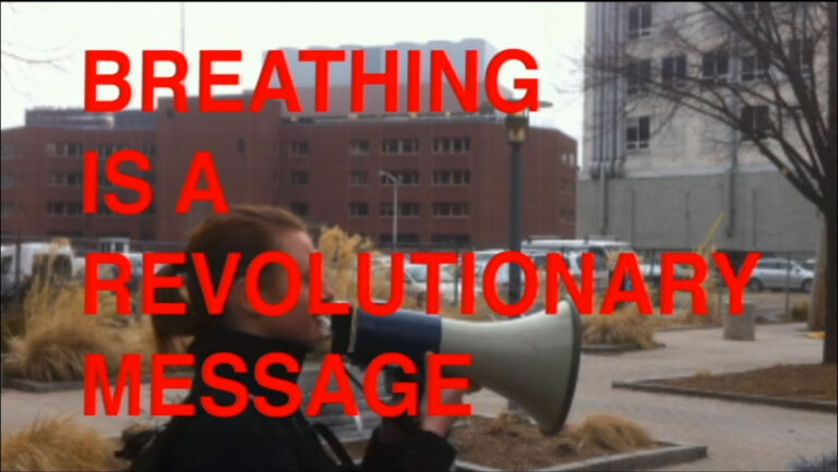 Breathing is a revolutionary message 4 Italiani in trasferta. Esporre sulla facciata del MIT di Cambridge, dopo avervi lavorato con Antoni Muntadas. Accade a Studio++, ecco le immagini