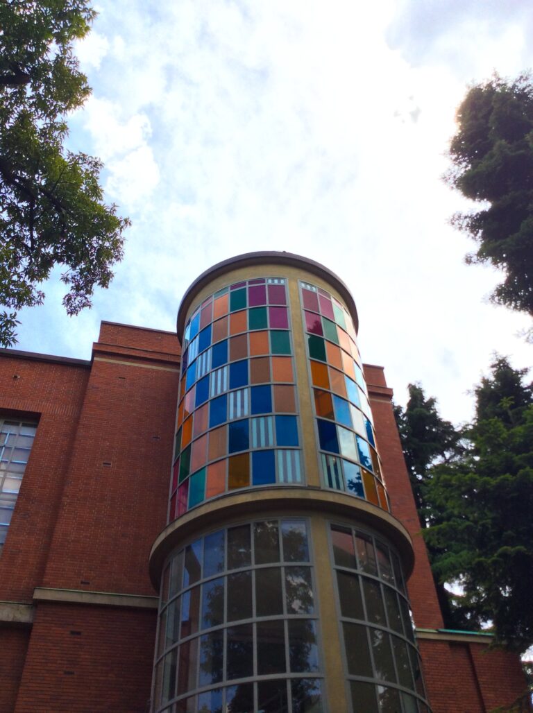 Daniel Buren Cinq Couleurs pour un Cylindre Travail in situ Milan 2013 M come Massimo (e come Minini). Due mecenati donano alla Triennale di Milano l’opera site specific dedicata da Daniel Buren al grande gallerista: ecco le immagini della cerimonia