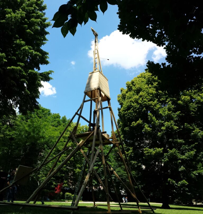 Duilio Forte Sleipnir Park Riapre lo zoo di Milano ai Giardini di Porta Venezia. Ma gli “animali” sono opere dell'artista-designer Duilio Forte: che prendono vita con un tweet…