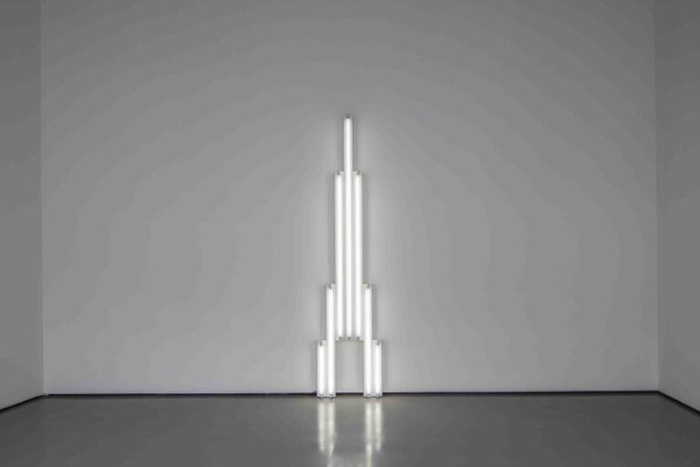 FLAVIN 800x533 Luci e ombre. Il sogno di Palazzo Grassi