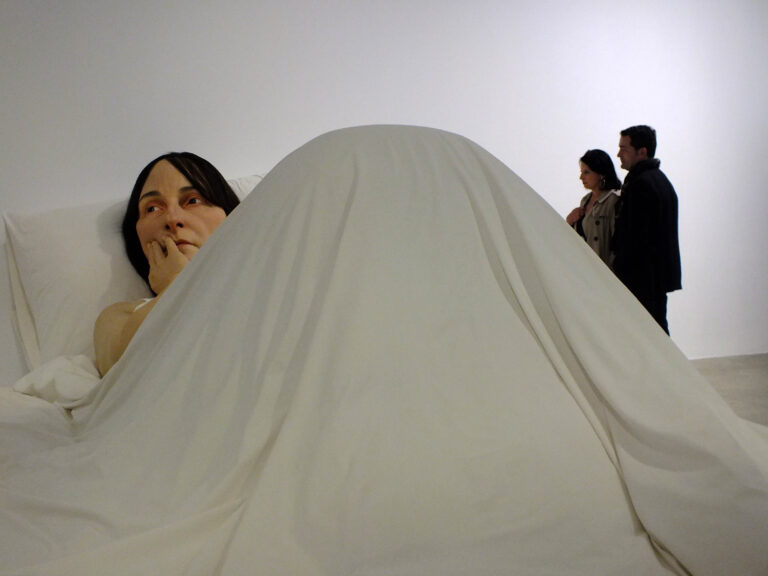 Fondation Cartier Ron Mueck Inbed 2005 ©SilviaNeri Ecco le immagini del compleanno della Fondation Cartier pour l’Art Contemporain. Che a Parigi festeggia i suoi primi trent’anni con mostre ed eventi per tutta l’estate