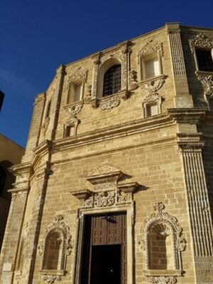 Storia di un dipinto scoperto per caso da un priore sbadato. E della campagna di crowdfunding partita per restaurarlo: nella bellissima Chiesa del Rosario, a Gallipoli