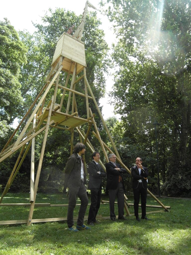 La presentazione di Sleipnir Park a Milano Riapre lo zoo di Milano ai Giardini di Porta Venezia. Ma gli “animali” sono opere dell'artista-designer Duilio Forte: che prendono vita con un tweet…