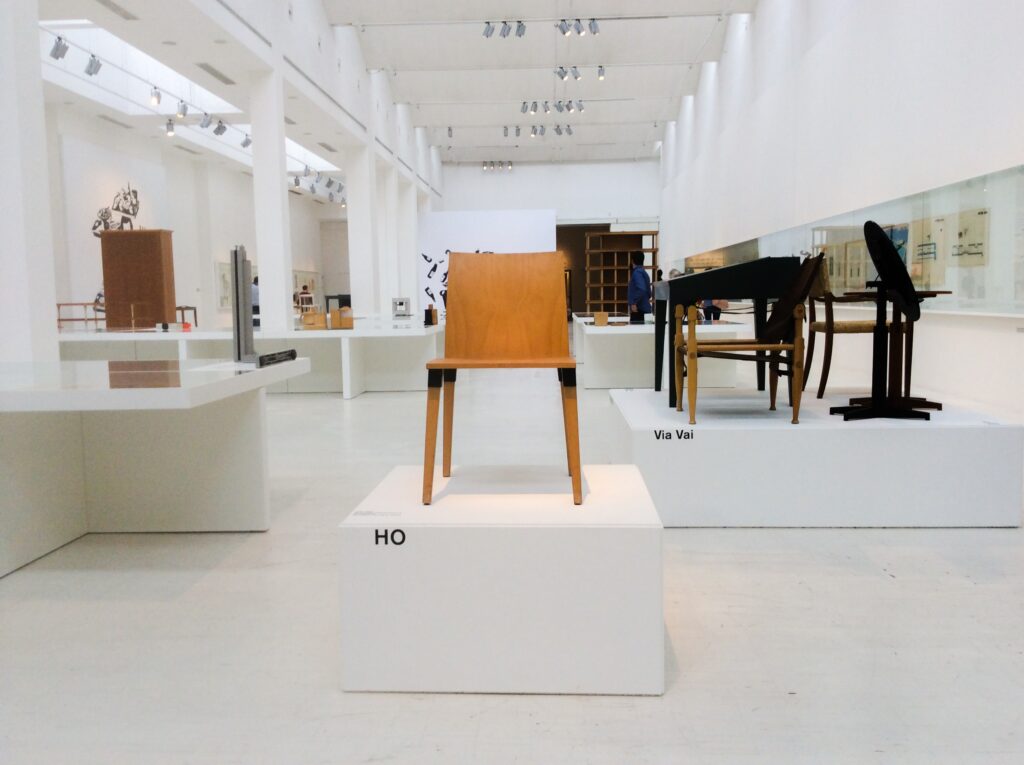 Felicità del Progetto. Immagini e video della mostra che la Triennale di Milano dedica al grande designer Luca Meda: un po’ artigiano, un po’ uomo di fabbrica…