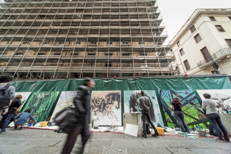 MG 9975 800x533 Lavori in corso, palazzi storici e beni comuni. A Torino gli studenti dell’Accademia trasformano in opera d’arte la palizzata del cantiere Lagrange 12