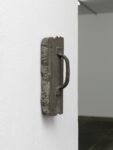 Overby Concrete screen door handle 1971 AW 600x800 I risvolti della materia. Robert Overby alla GAMeC di Bergamo